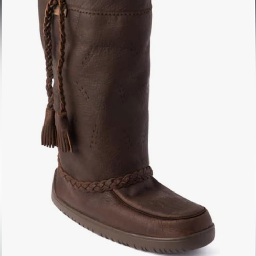 Manitobah Mukluks